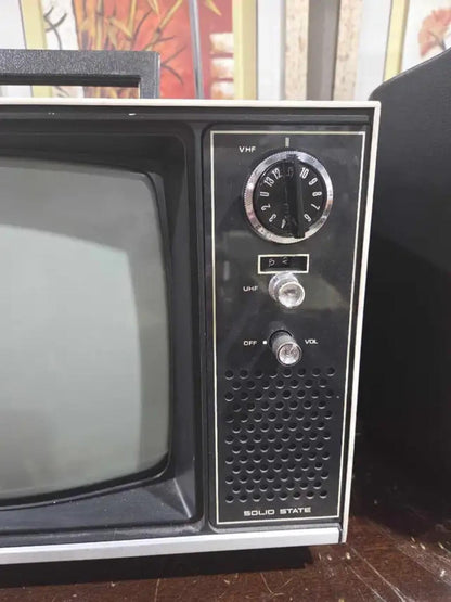 Hitachi Retro IC Transistor 12" TV