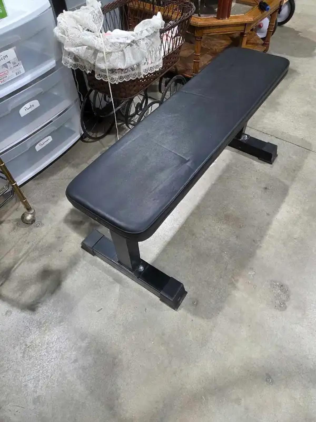 AmazonBasics Flat Weight Bench