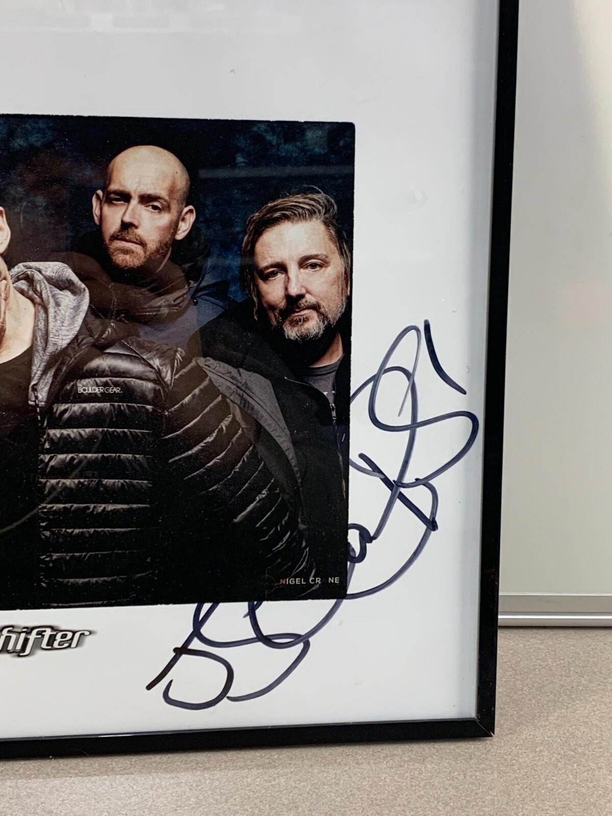Photo signée par 2 membres du groupe de rock anglais Pitchshifter