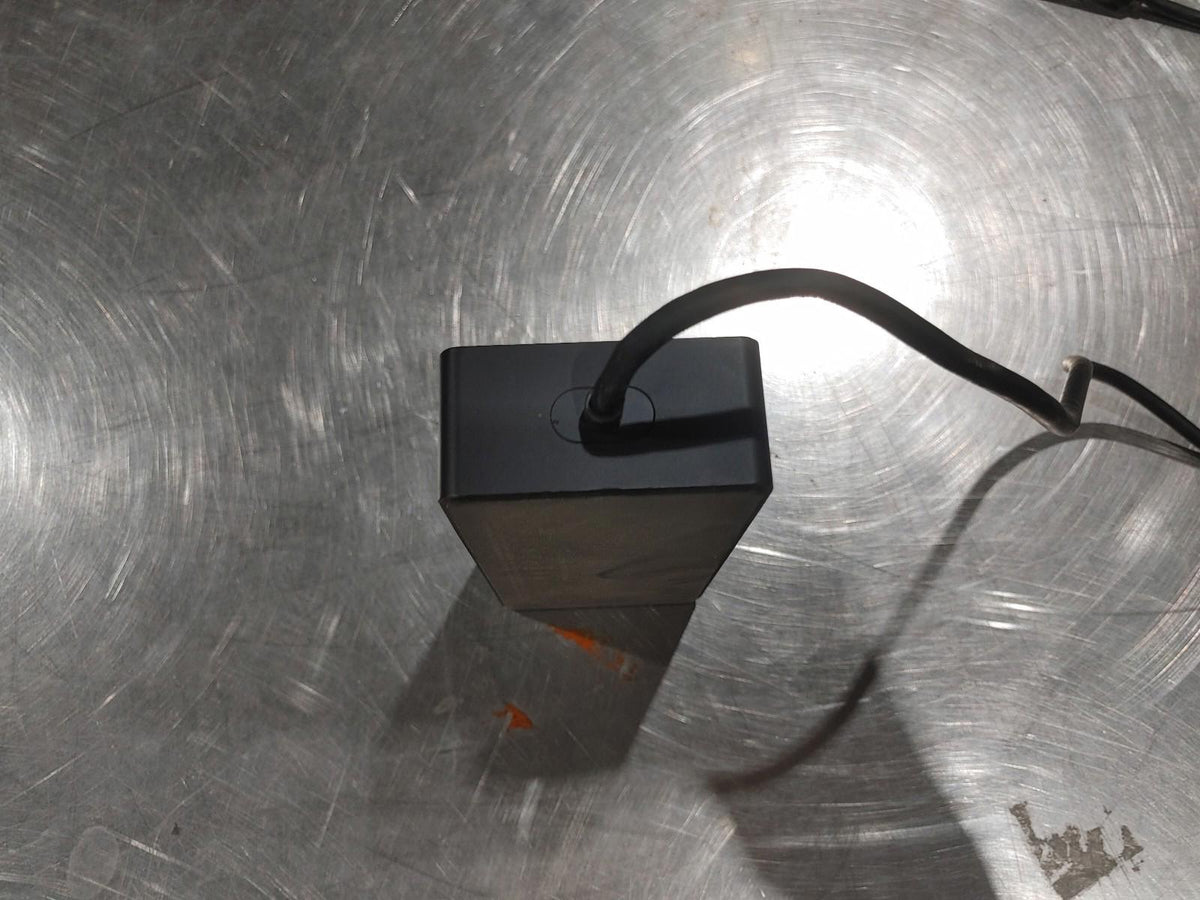 Bon état Microsoft Surface Dock noir Modèle 1661 Testé et fonctionnel Sans bloc d’alimentation