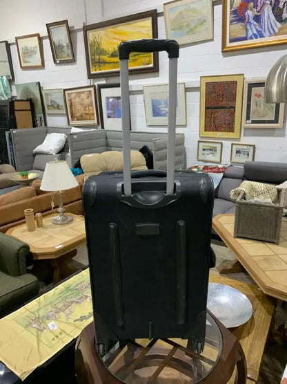 Medium Renwick Spinner Suitcase