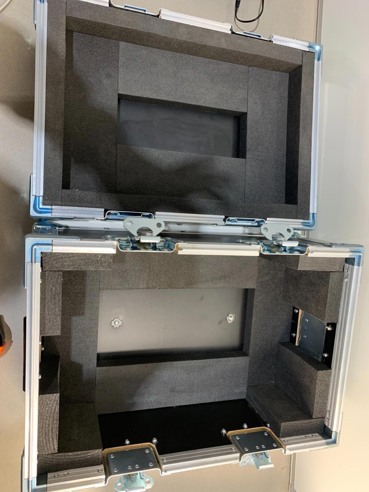 Penn Elcom Drive Case for DJ Mixer or Similarly Sized Equipment.