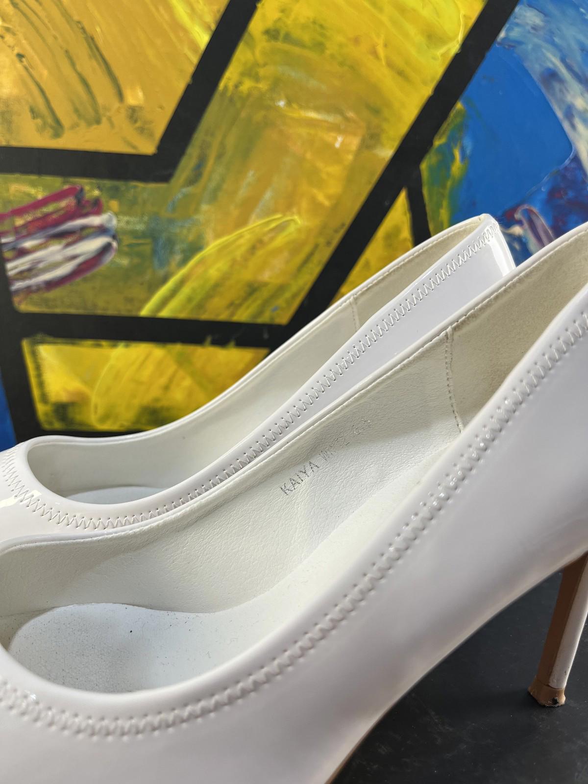 Azalea Wang White Heels (Women’s US 8.5)
