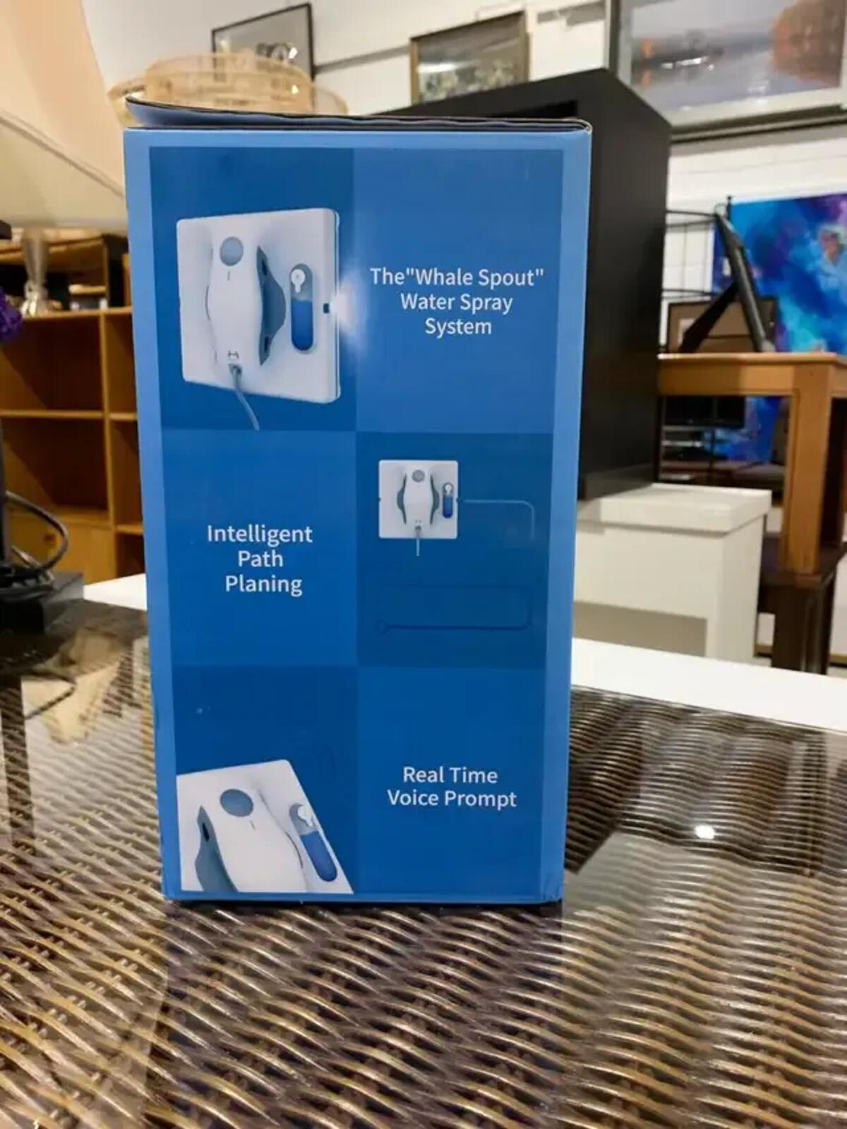 Seal and in box! HUTT W8 Window Cleaning Robot
