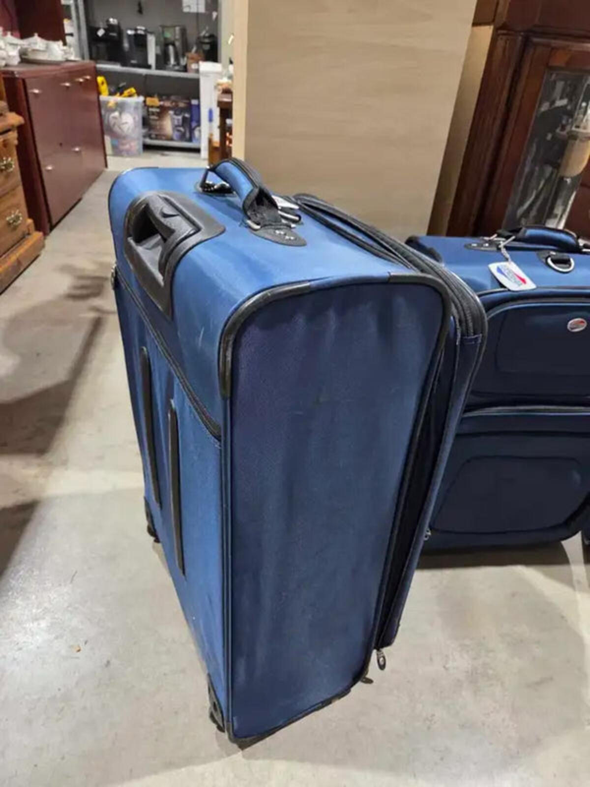 American Tourister 3 Piece Luggage Set
