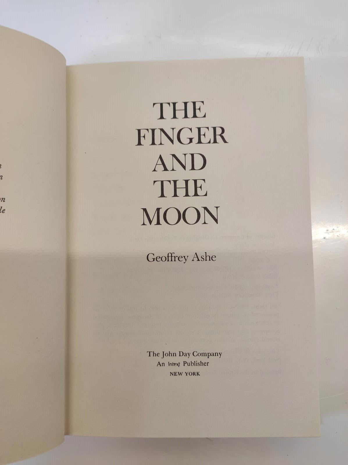 THE FINGER AND THE MOON By Geoffrey Ashe - Hardcover