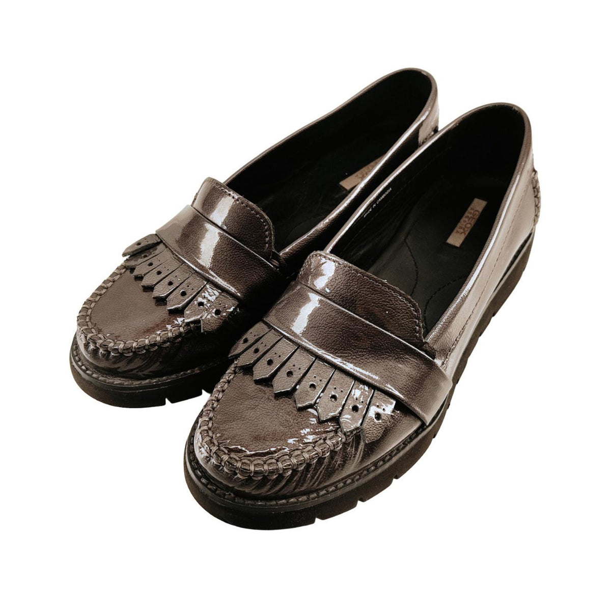 Mocassins Geox gris vernis pour femme, pointure EU 37 (US 6,5)