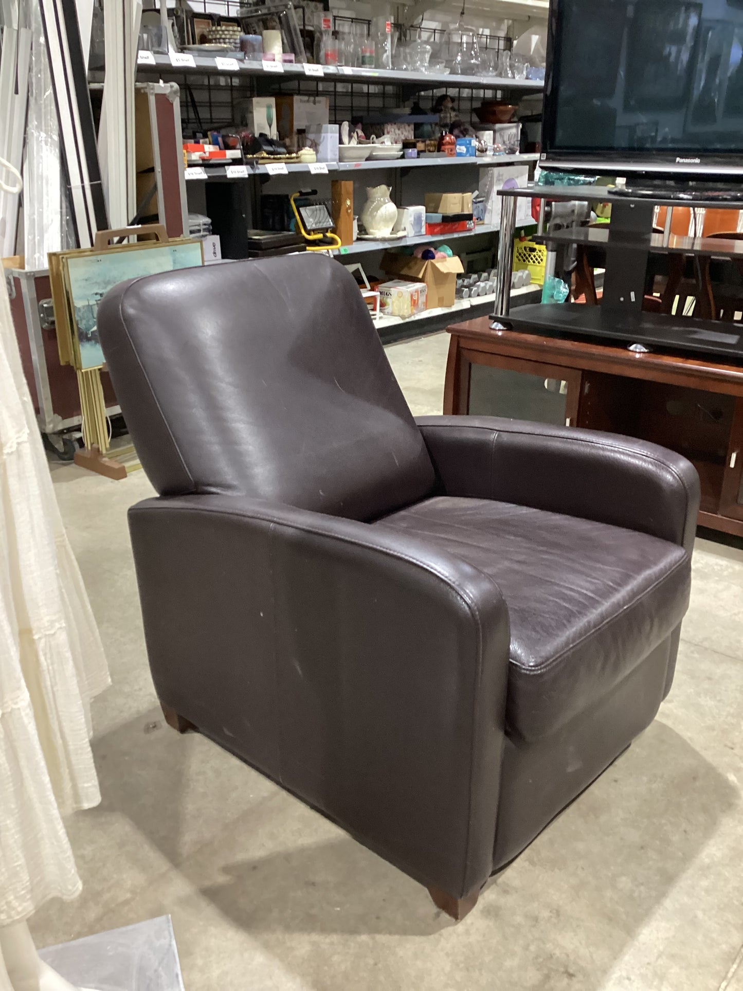 Brown Leather Recliner Chair (30x33)