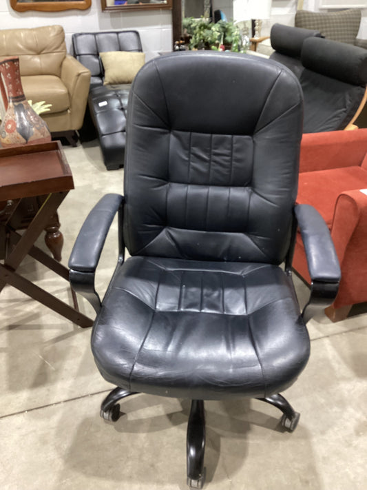 Black Leather Office Chair (27x24)