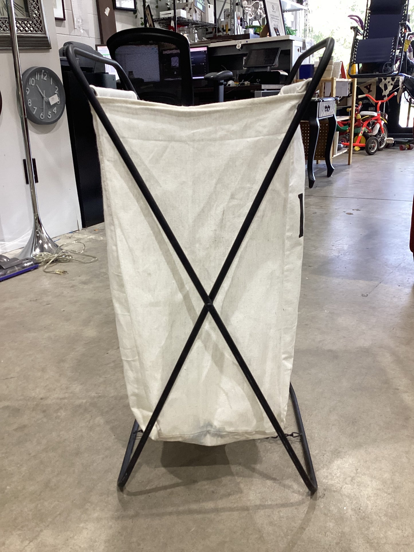Laundry Hamper with Metal Frame