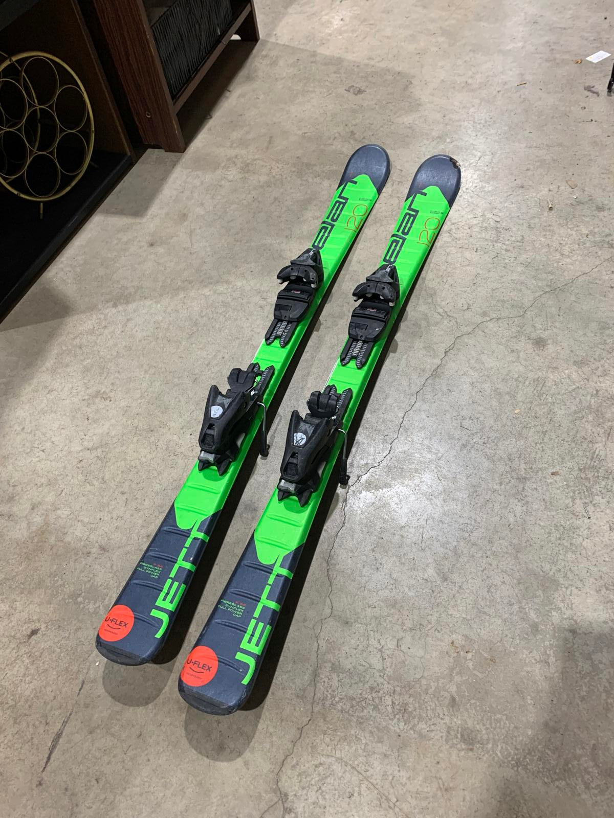 Jett Elan Ski Pair