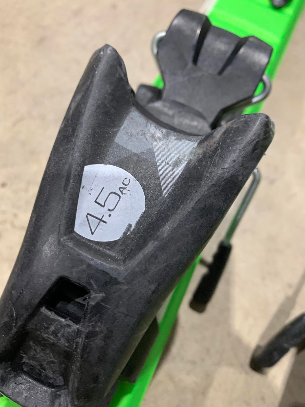 Jett Elan Ski Pair