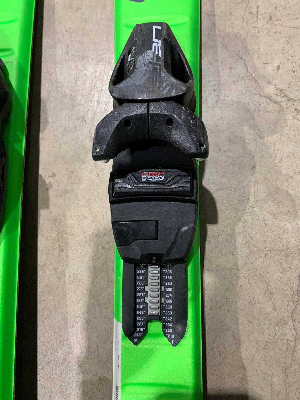 Jett Elan Ski Pair