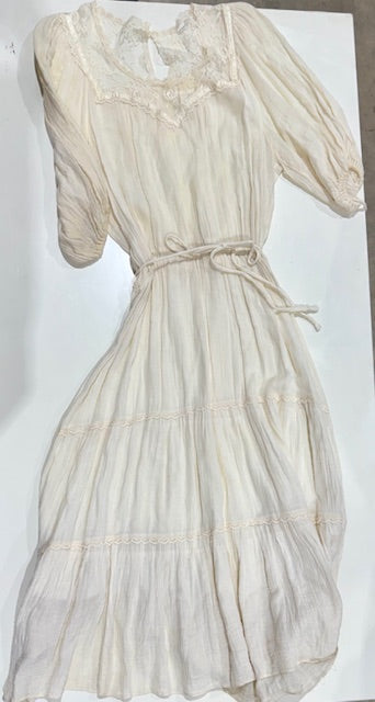Dress Cowboy style with Lace Details