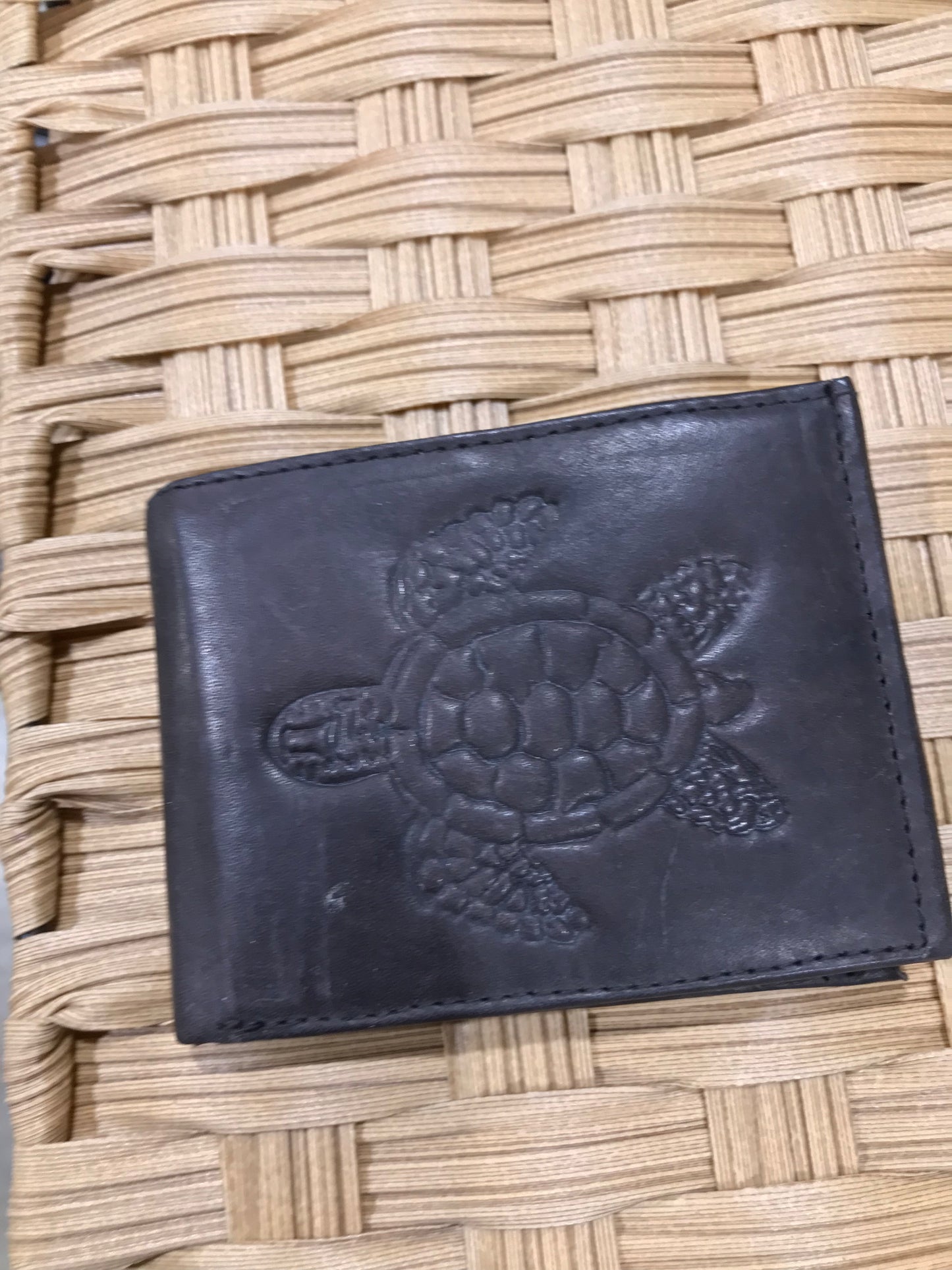 Leather Wallet with Turtle pattern