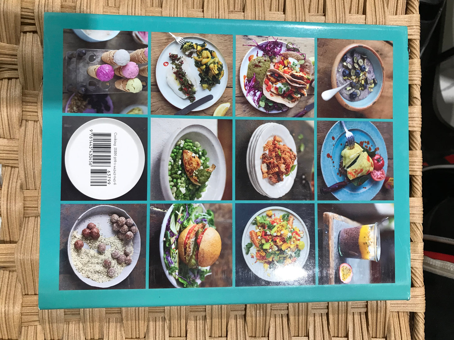 Jamie Oliver Everyday Super Food Cookbook