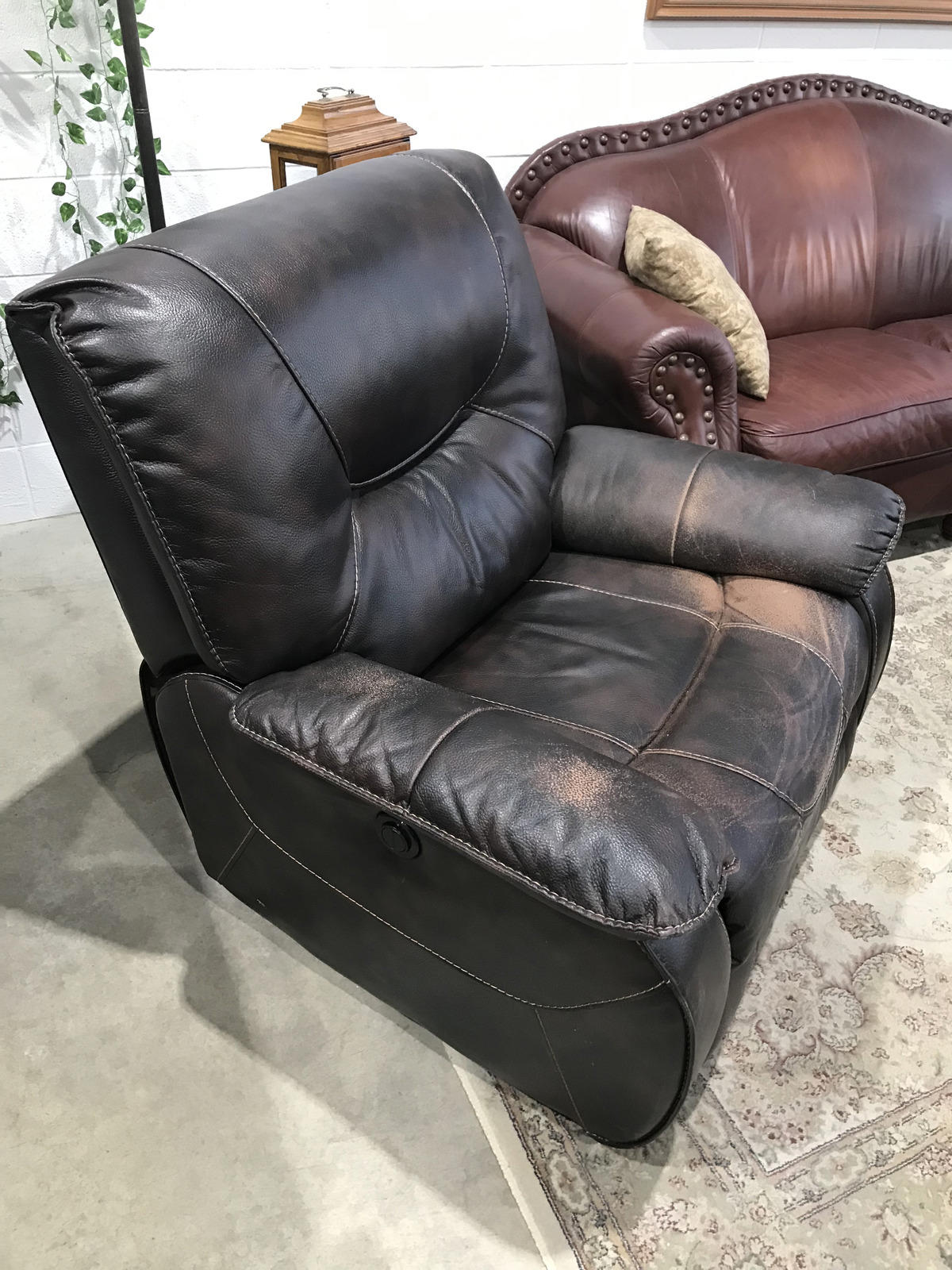 Full -Grain Leather Power Recliner