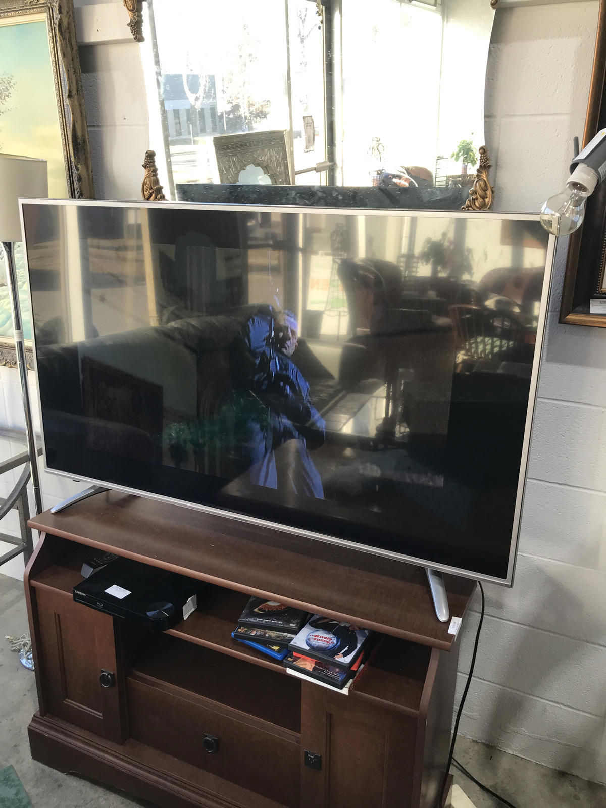 Sharp 55” SMART TV (55P5000U) with stand
