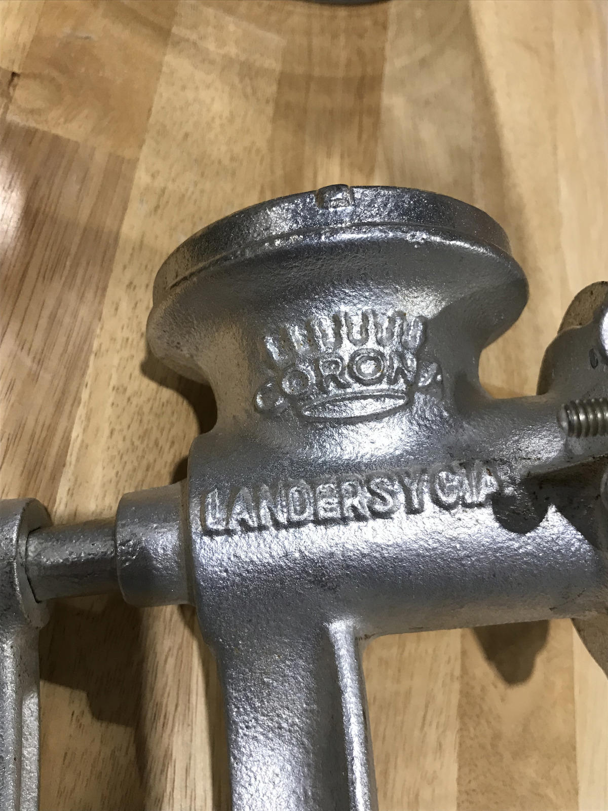 Landers Y CIA Corona Hand Mill