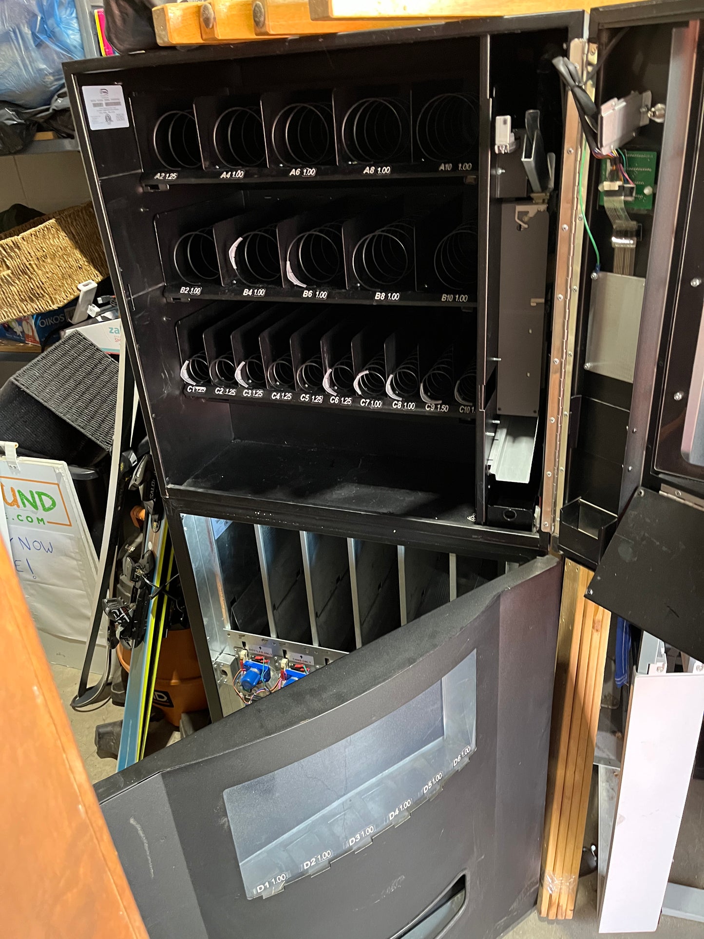 Seaga Vista VC630 Combo Vending Machine