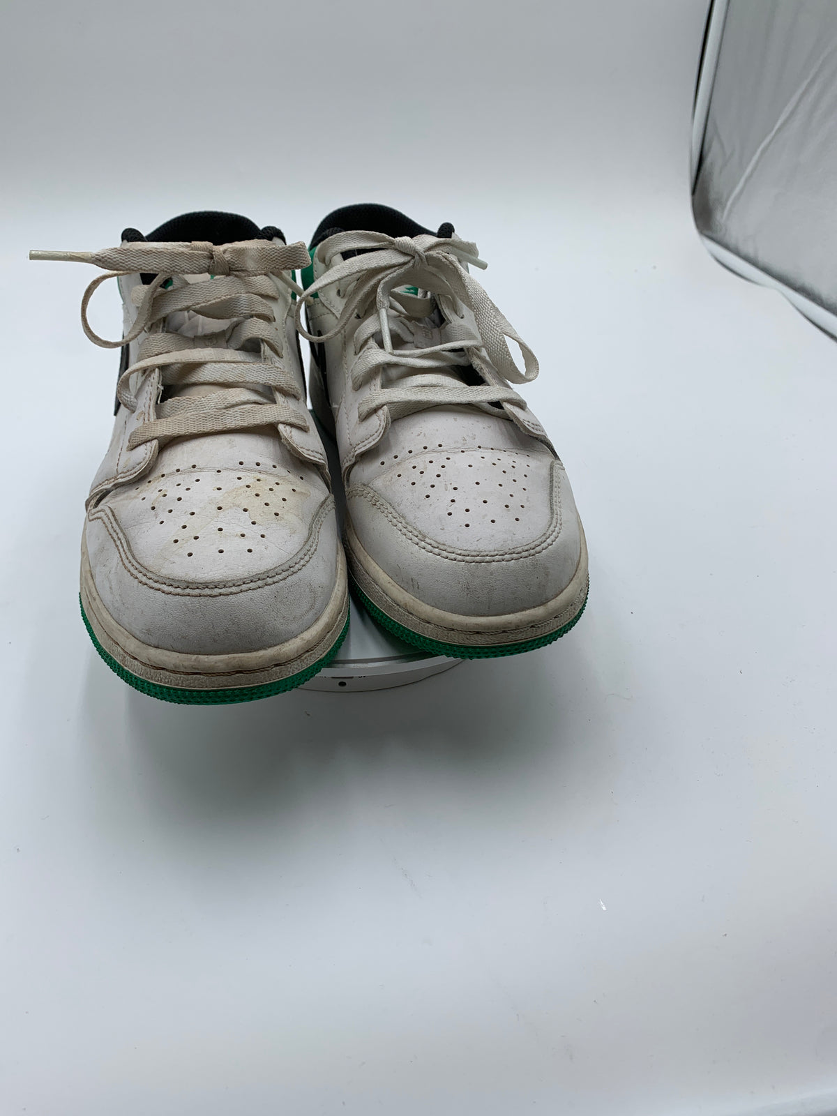 Nike Air Jordan 1 Low Lucky Green White Black Sneakers Youth US 6Y EU 38.5