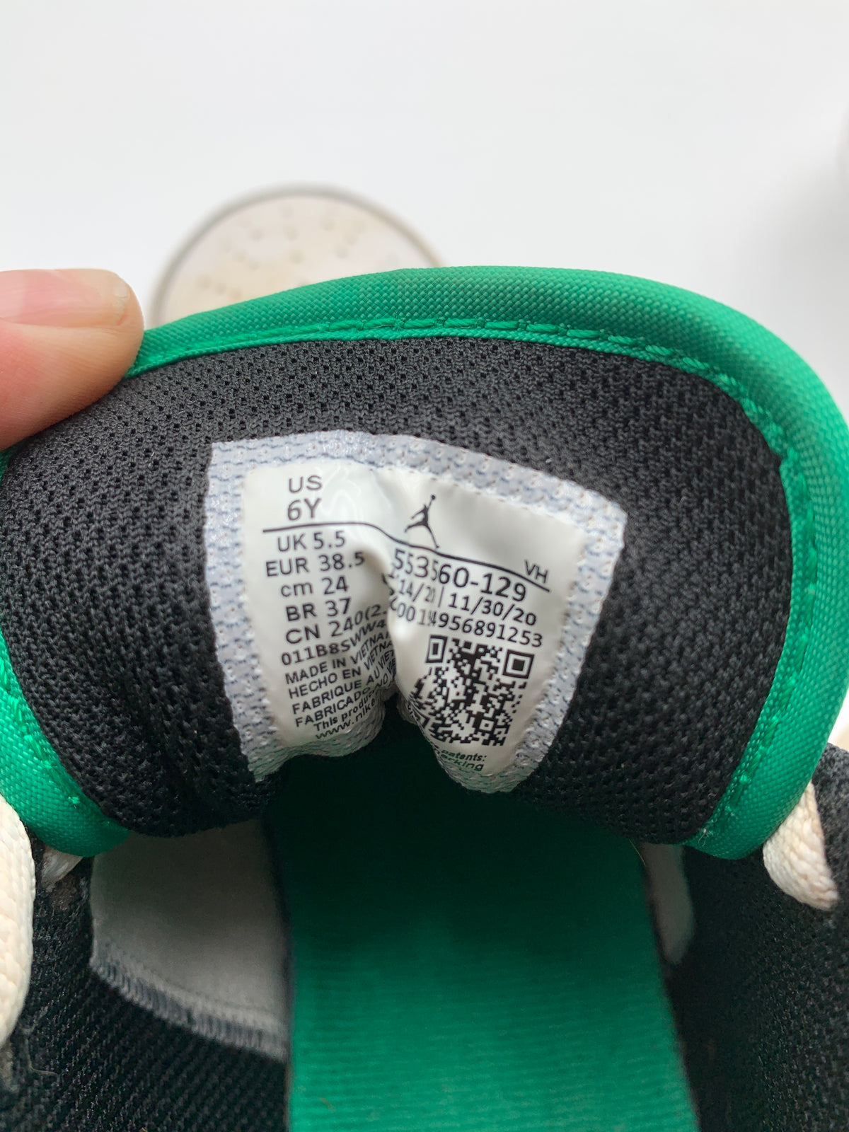 Nike Air Jordan 1 Low Lucky Green White Black Sneakers Youth US 6Y EU 38.5