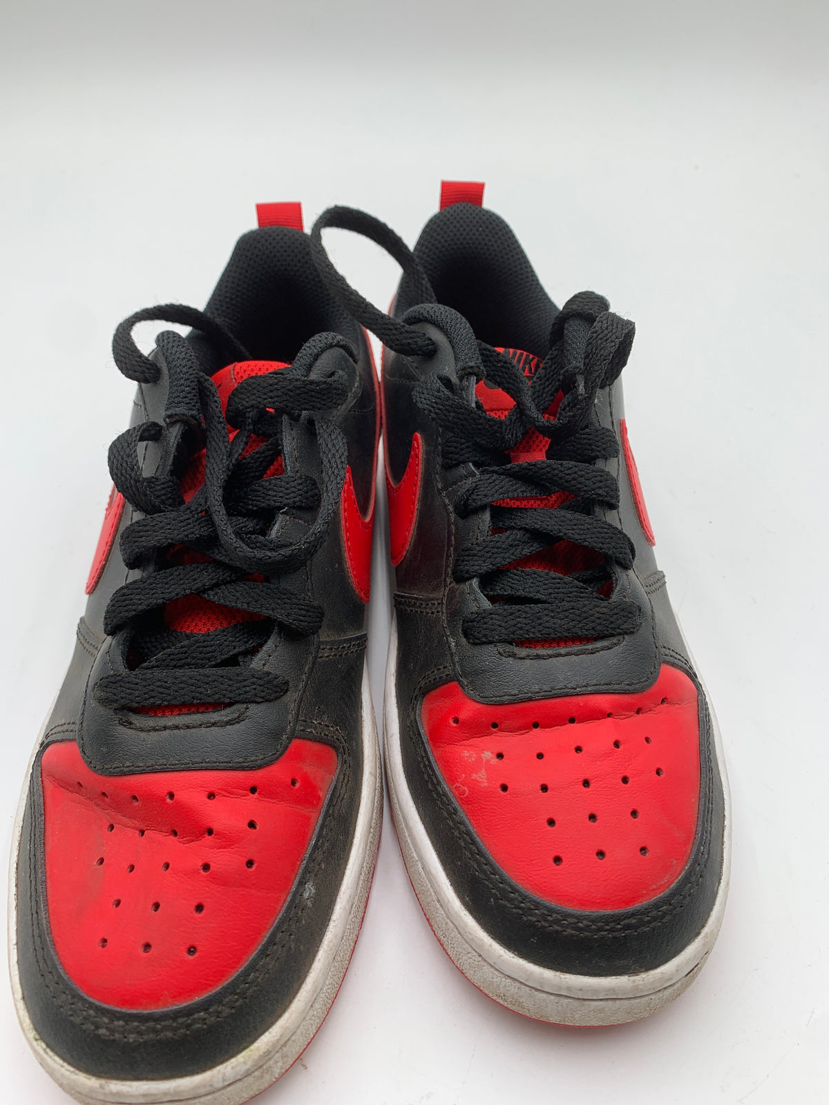 NIKE Court Borough Low 2 GS Bred Black Red Youth Sneakers US 4Y