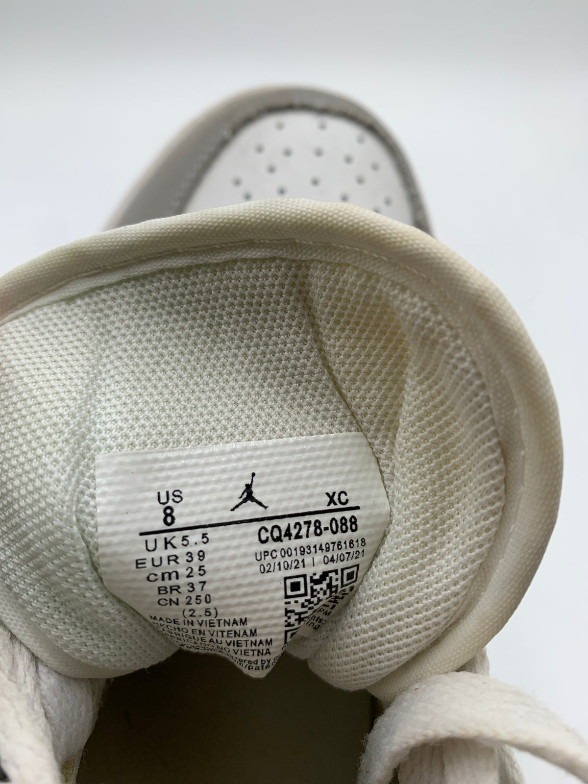 NIKE Air Jordan 1 Mid Wolf Grey White Sneakers Men's/Women's US 8 EU 39