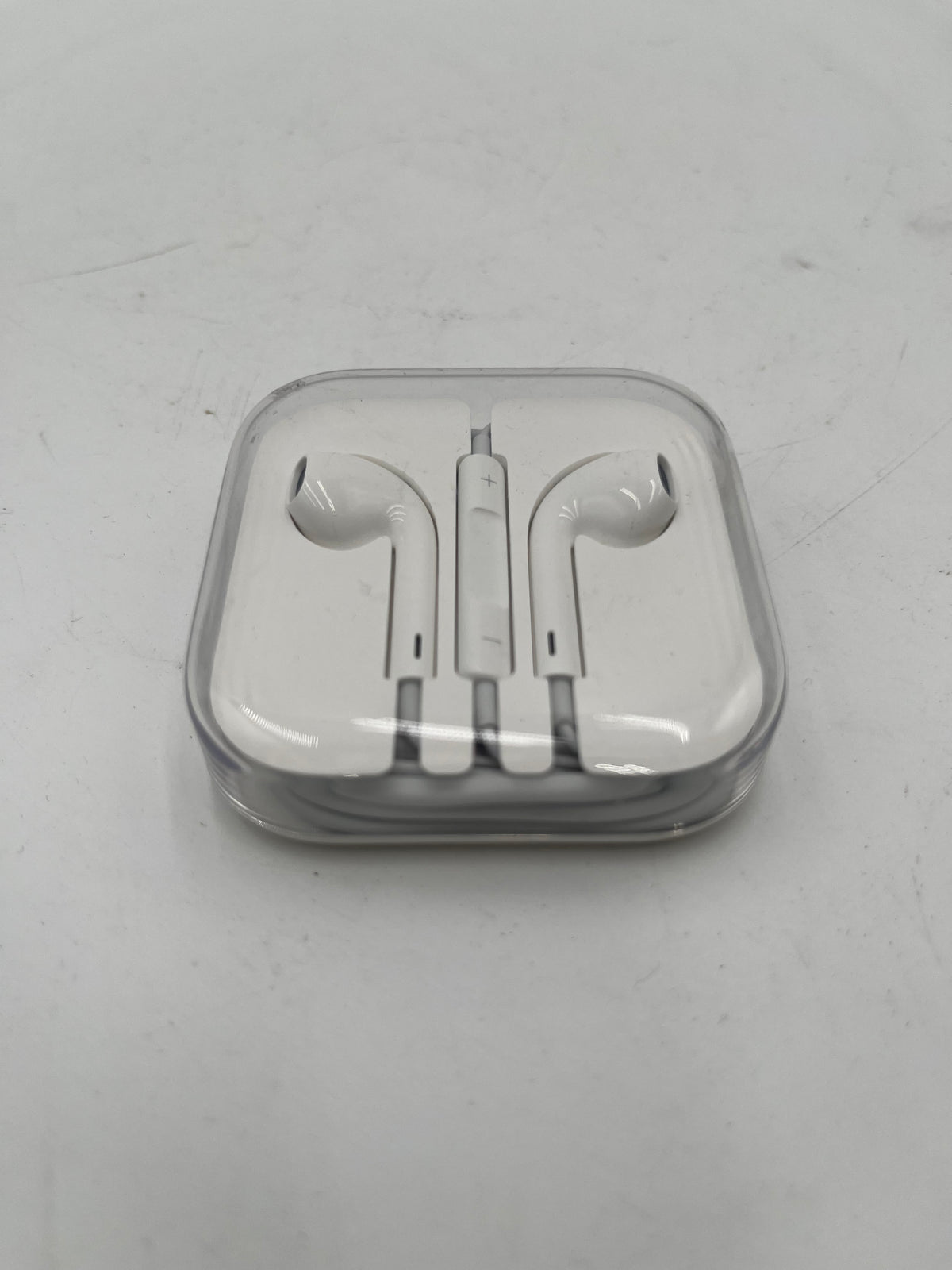 Apple EarPods with 3.5mm Headphone Plug and Remote in Original Case OEM