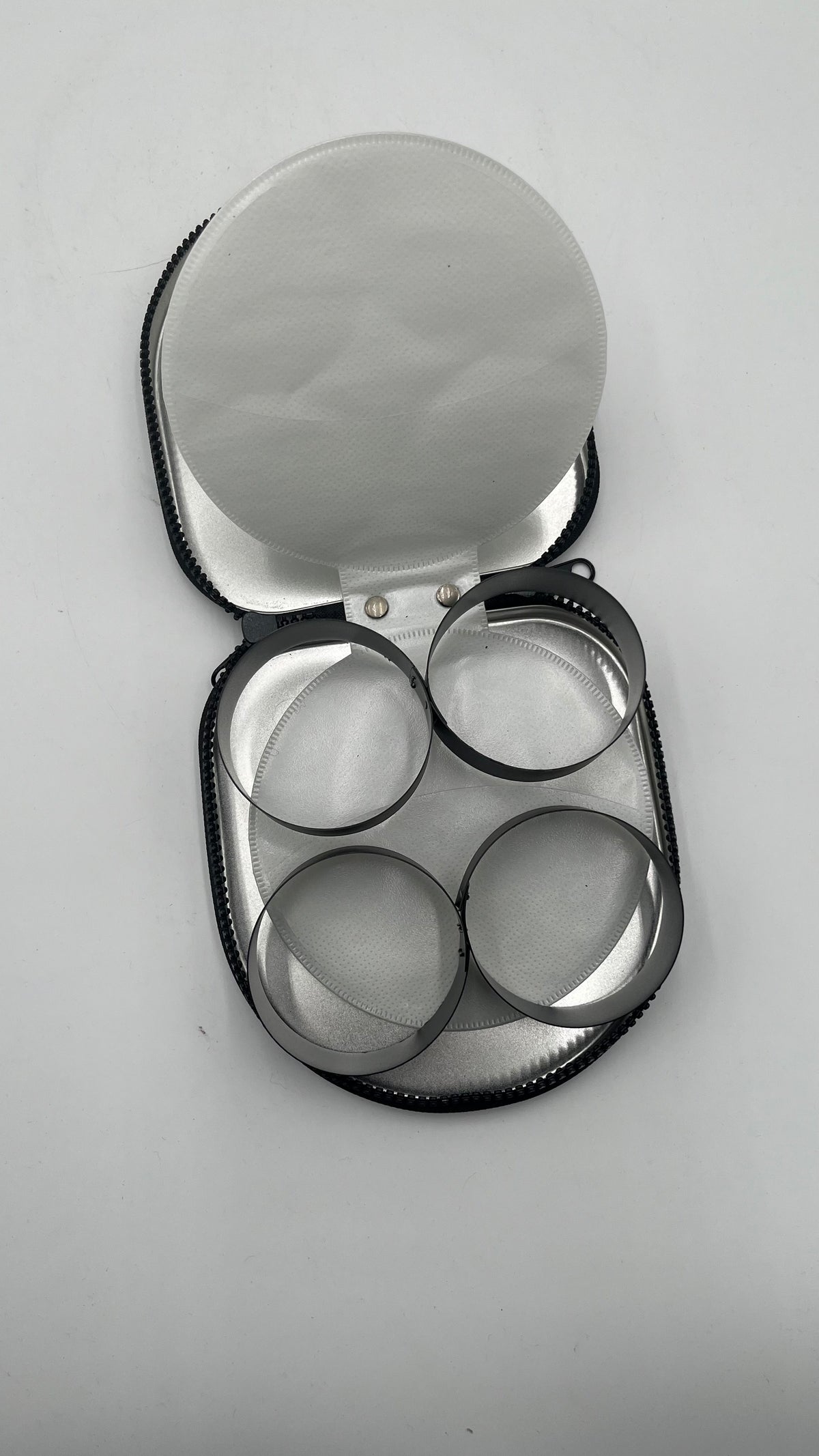 Entero Round Cookie Cutter Set 4 Pc Stainless Steel Baking Molds Zipper Case