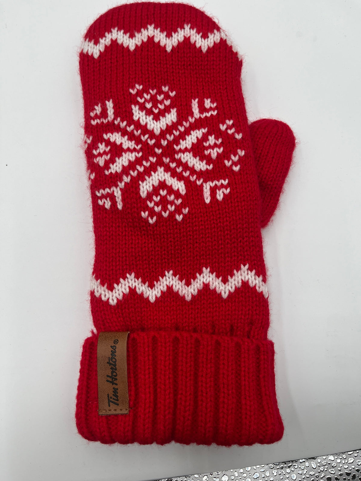 Ensemble d’hiver Tim Hortons avec tuque en tricot à flocons de neige rouges et blancs et mitaines