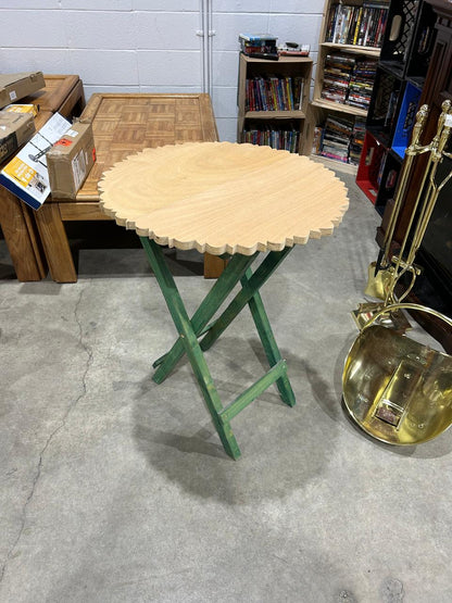 Outdoor foldable woodish table