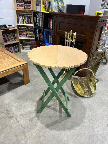 Outdoor foldable woodish table