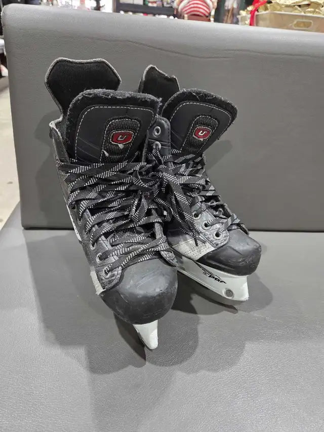 CCM U06 Ice Youth Skates Size 4