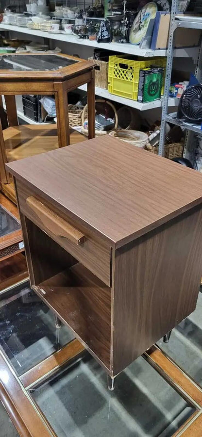 Mid-Century Modern Nightstand 15Dx26Tx18W