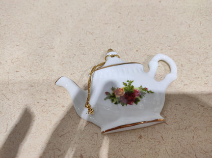 Old Country Roses 1998 Royal Albert Fine China Vintage Tea Pot Ornament Vintage