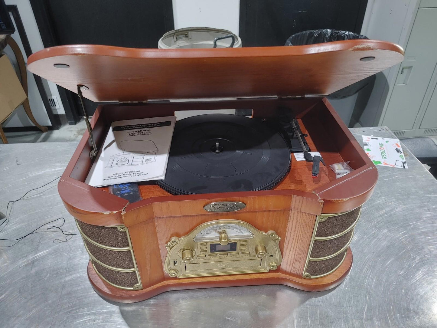 PylePro Vintage PTCDS2UI Nostalgia Music System Brown Untested - Fair