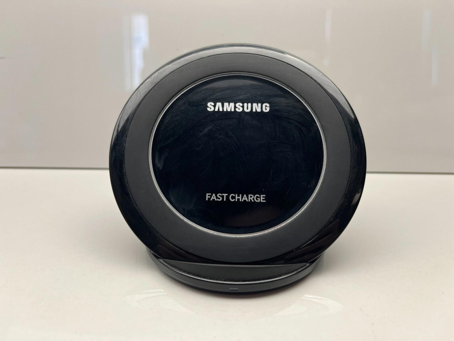 Samsung Wireless Qi  Fast Charging Base EP-NG930