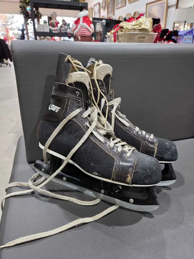 Very Vintage! CCM Sabre Skates