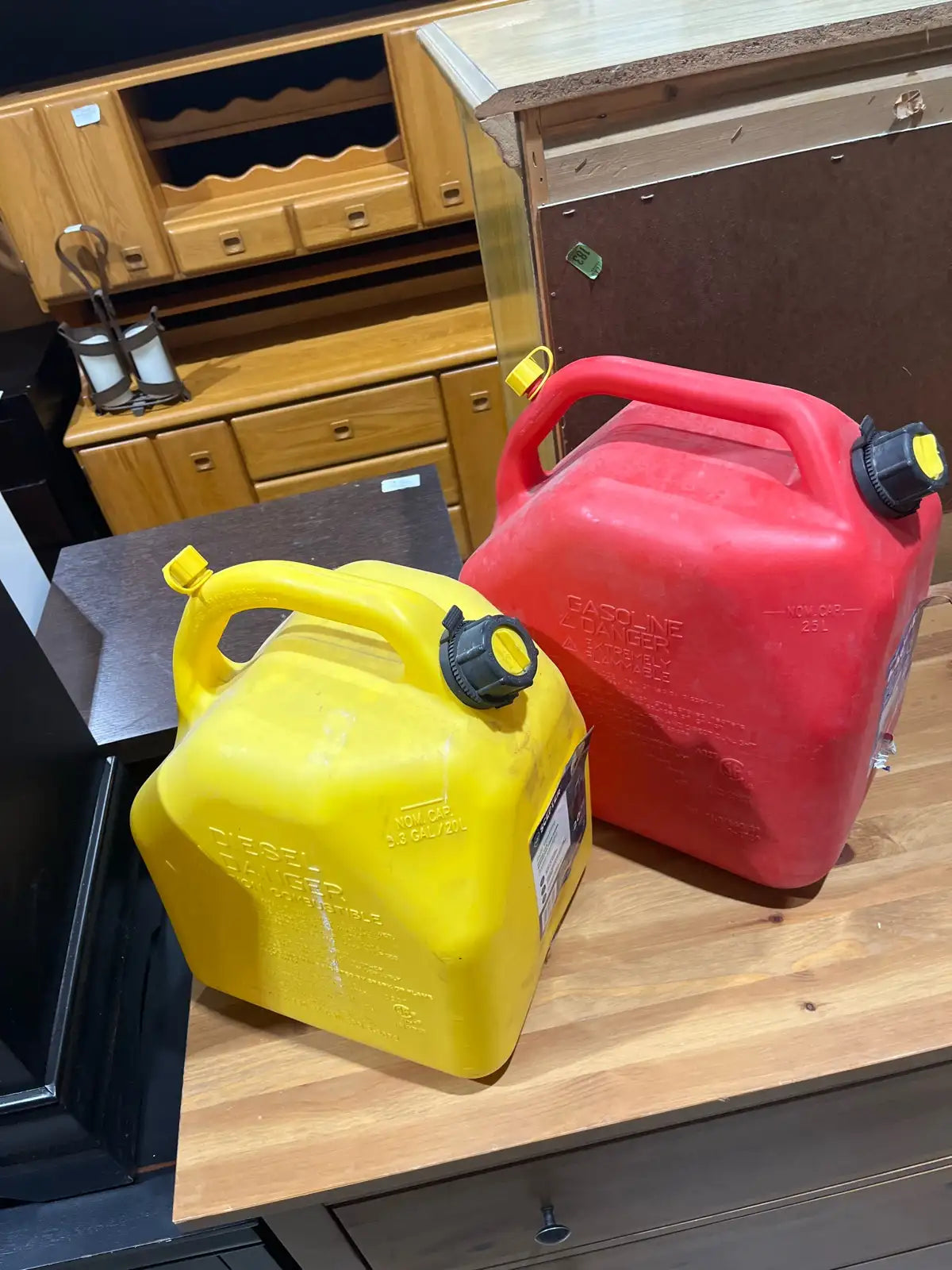 Set of 2 Jerry cans