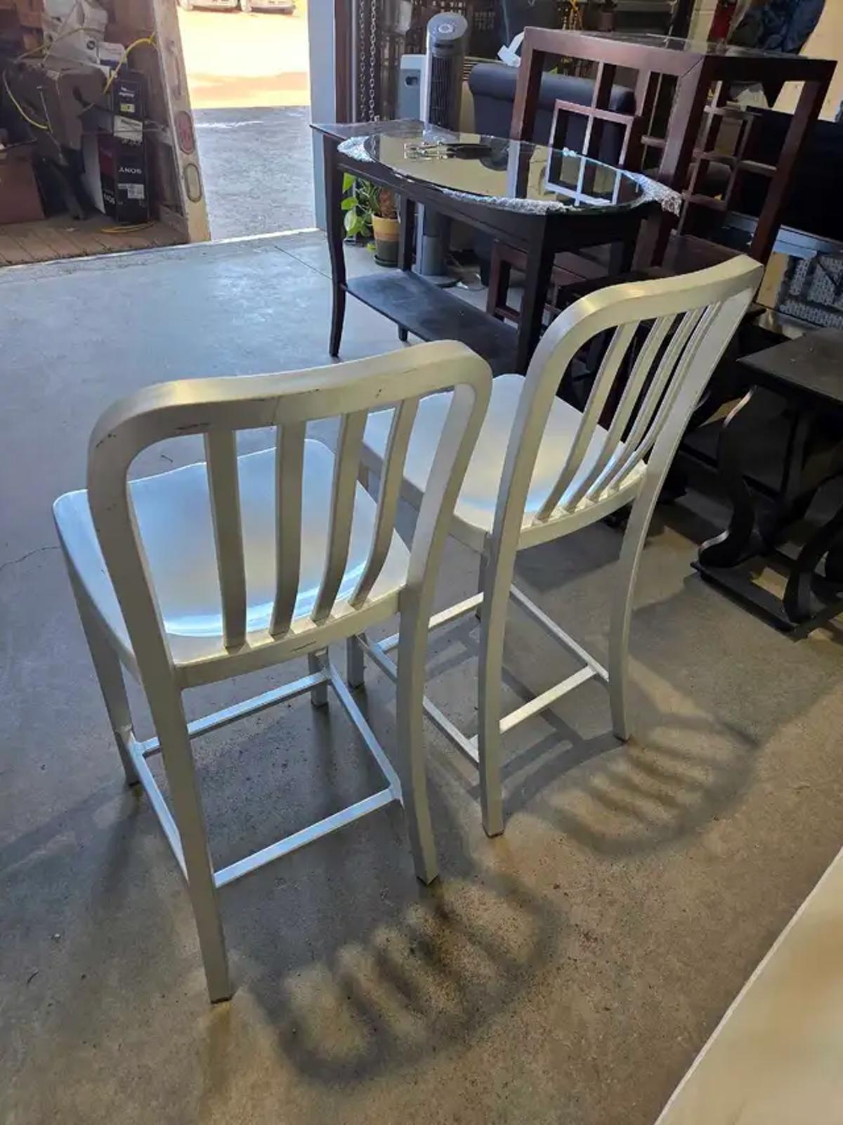 2 tabourets de bistrot en aluminium de 24 po