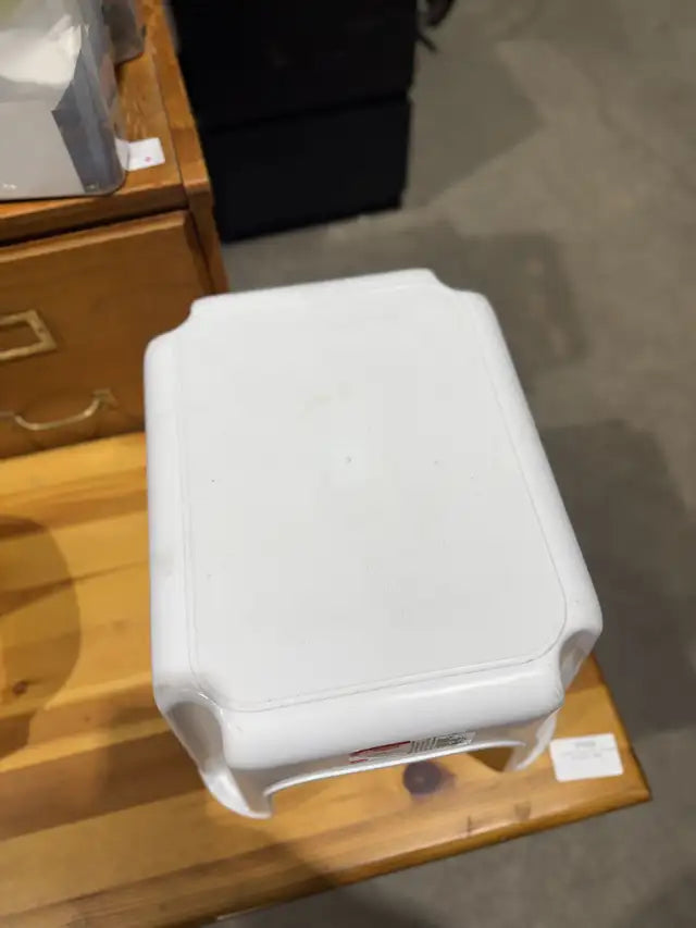 Rubbermaid Step Stool