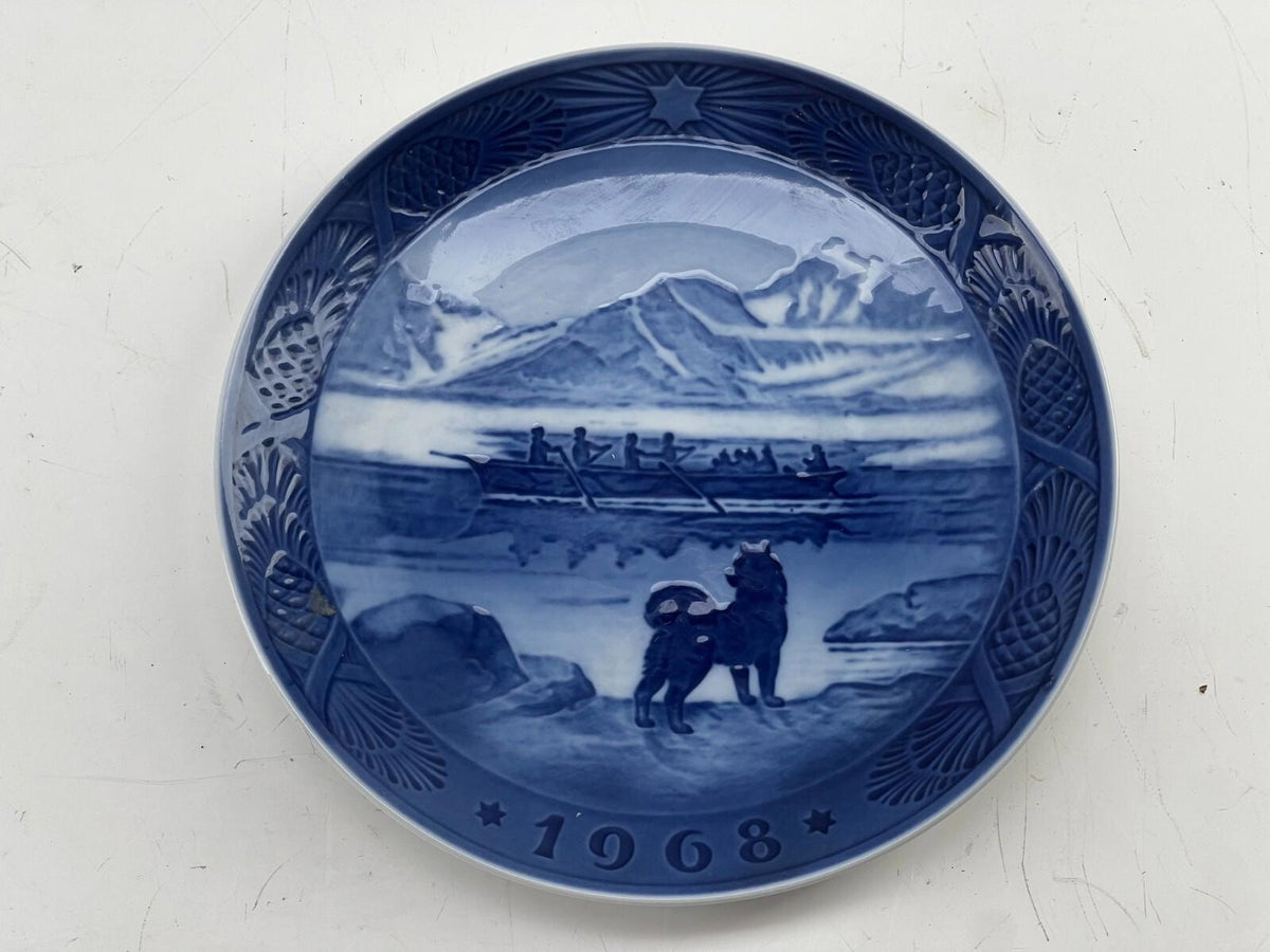 Vintage ROYAL COPENHAGEN 1968 Christmas Plate, "The Last Umiak" Kai Lange