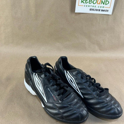 Umbro Indoor Soccer Shoes (Size US 6)
