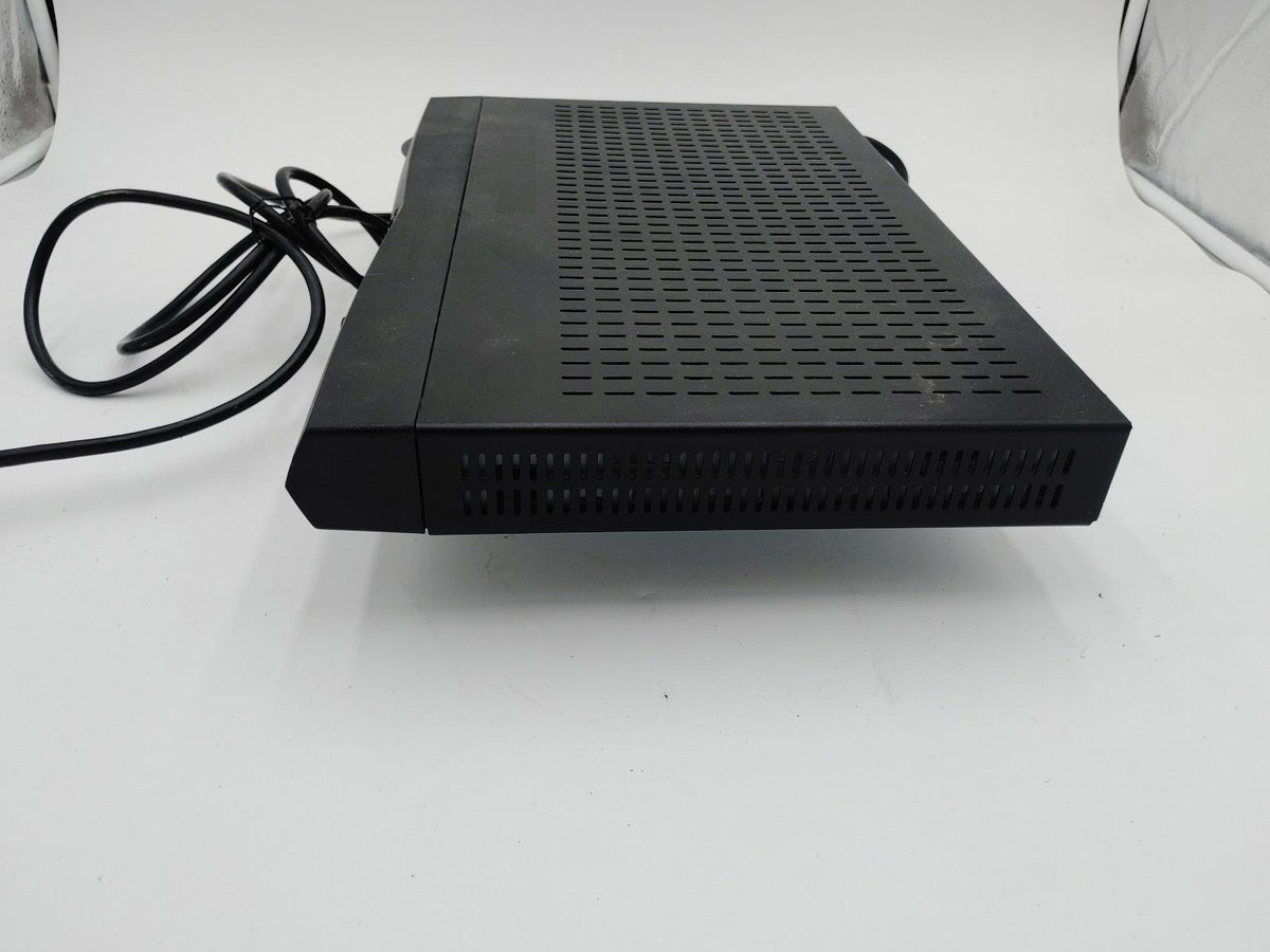 Récepteur satellite numérique Bell ExpressVu 3100 en excellent état, testé et fonctionnel.