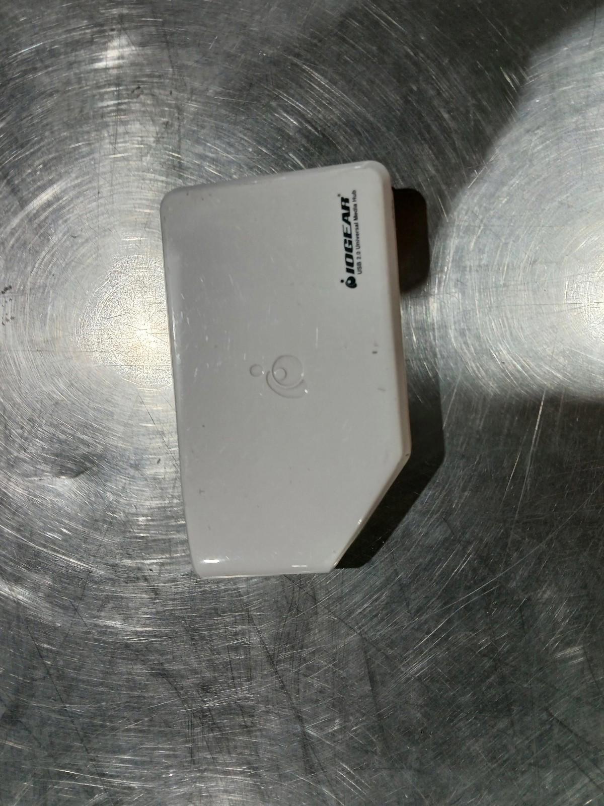 Iogear usb 2.0 Hub and Card Reader