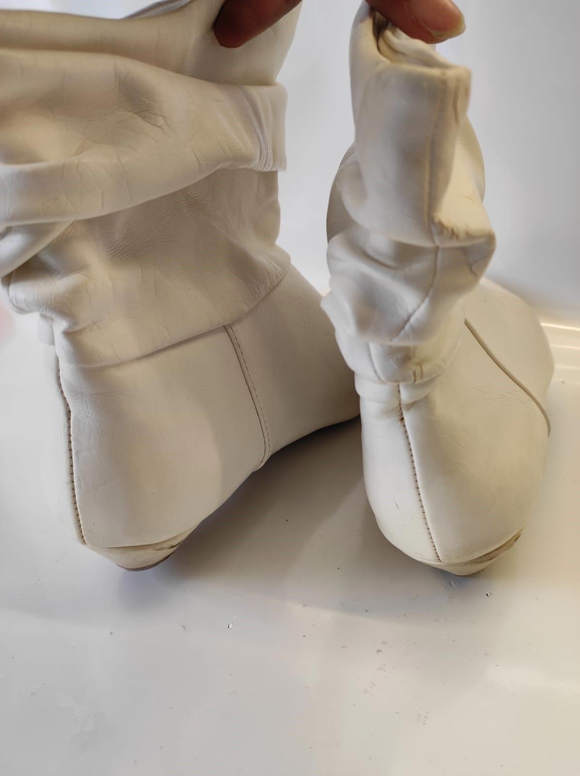 Le Chateau Women's Heeled Boots White- Size 8M