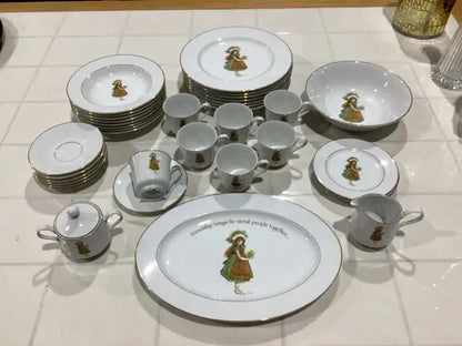 1970 Holly Hobbie Green Girl China Set