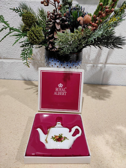 Old Country Roses 1998 Royal Albert Fine China Vintage Tea Pot Ornament Vintage