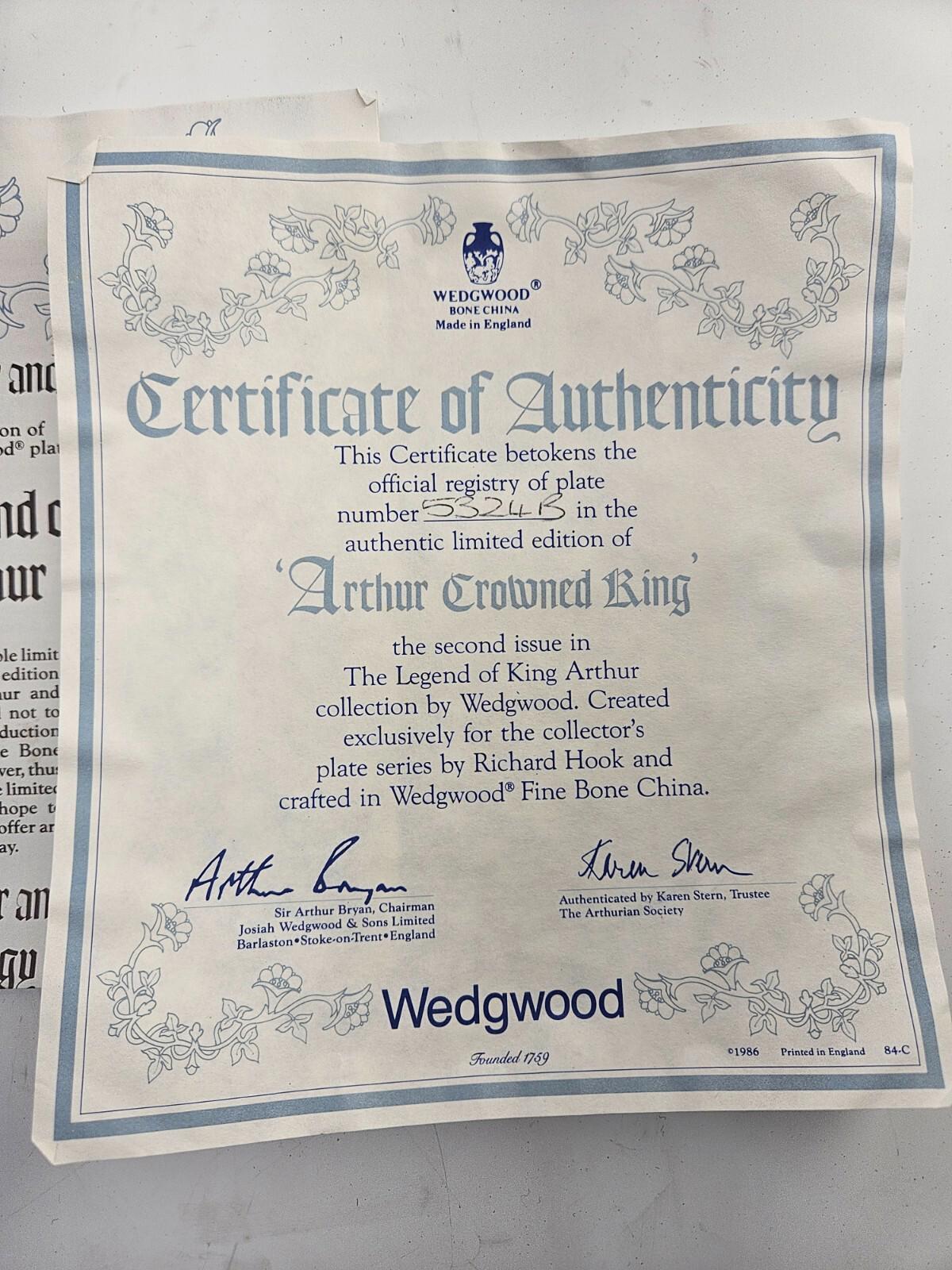 1986 Wedgwood Bone China Arthur Crowned King Authentic Plate